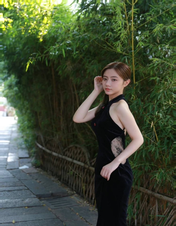 妻子在厨房被三个男人欺负的后果,HD高清电影网